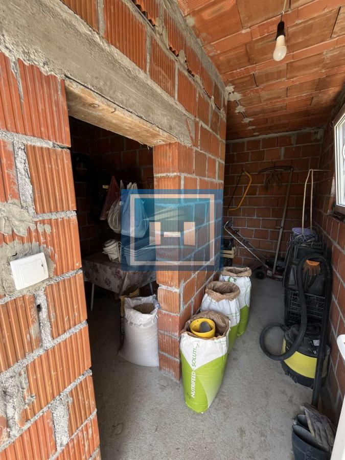 Na prodaju nova kuća 10 km od grada – legalizovana, useljiva i odmah dostupna 22