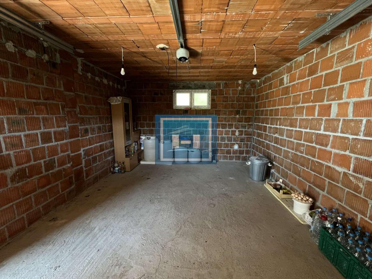 Na prodaju nova kuća 10 km od grada – legalizovana, useljiva i odmah dostupna 23