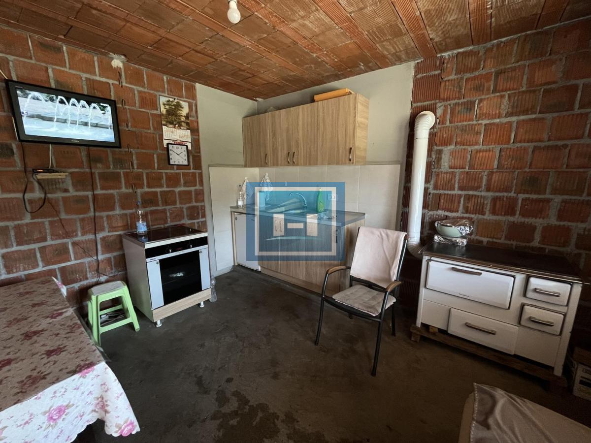 Na prodaju nova kuća 10 km od grada – legalizovana, useljiva i odmah dostupna 25