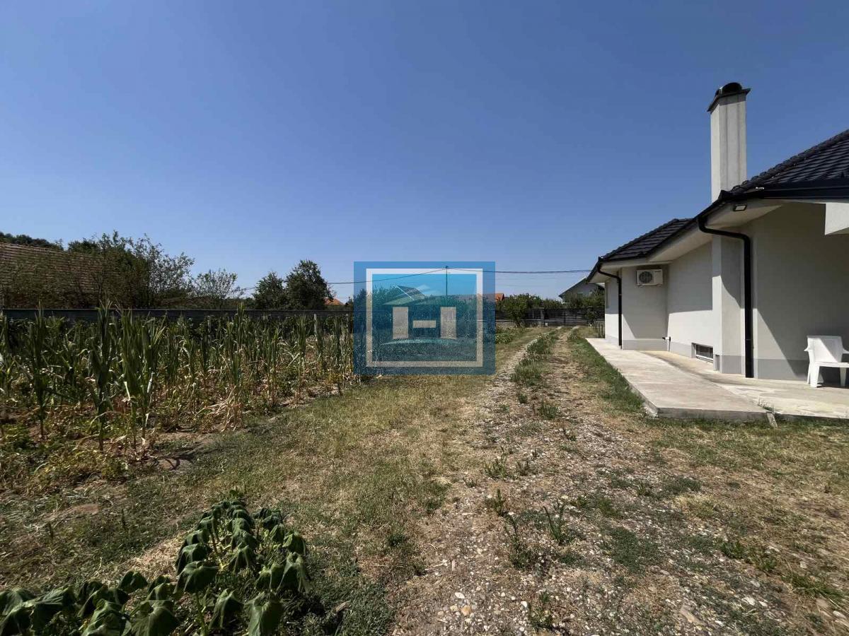 Na prodaju nova kuća 10 km od grada – legalizovana, useljiva i odmah dostupna 26