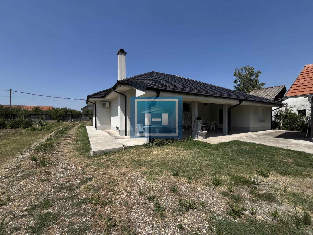 Na prodaju nova kuća 10 km od grada – legalizovana, useljiva i odmah dostupna 28