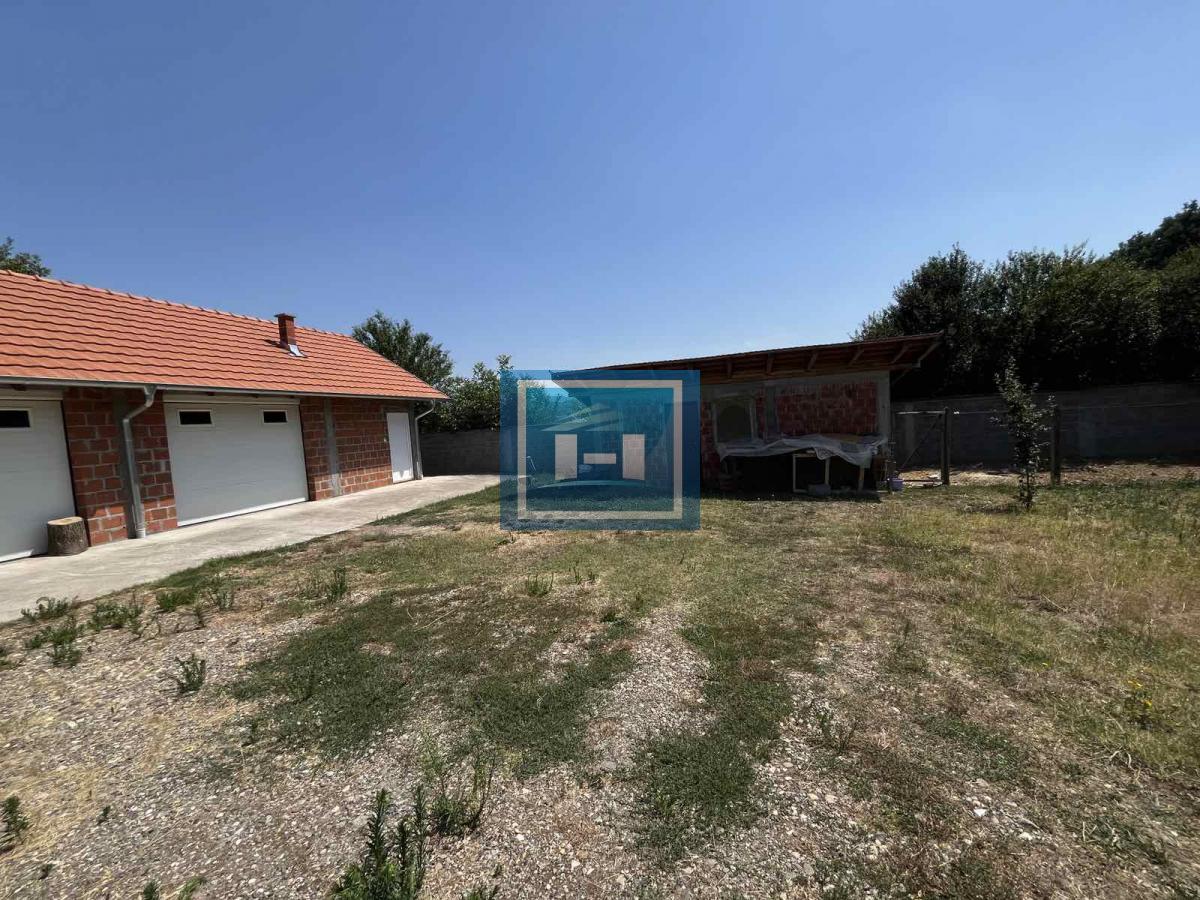 Na prodaju nova kuća 10 km od grada – legalizovana, useljiva i odmah dostupna 29