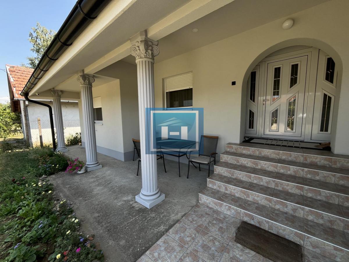 Na prodaju nova kuća 10 km od grada – legalizovana, useljiva i odmah dostupna 32