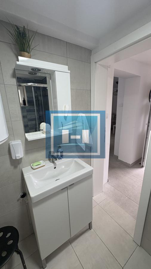 NAŠA TOPLA PREPORUKA – RENOVIRANA PRIZEMNA KUĆA U MIRNOM DELU GRADA SA UREĐENIM DVORIŠTEM 10