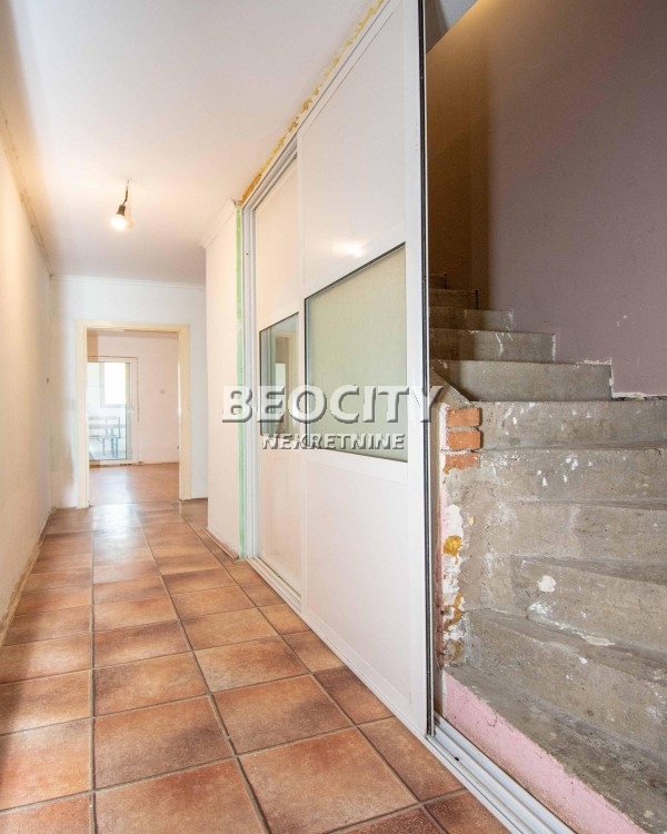 Kuća, 330 m2, Surčin, Braće Ljubinković ID: 121298 8