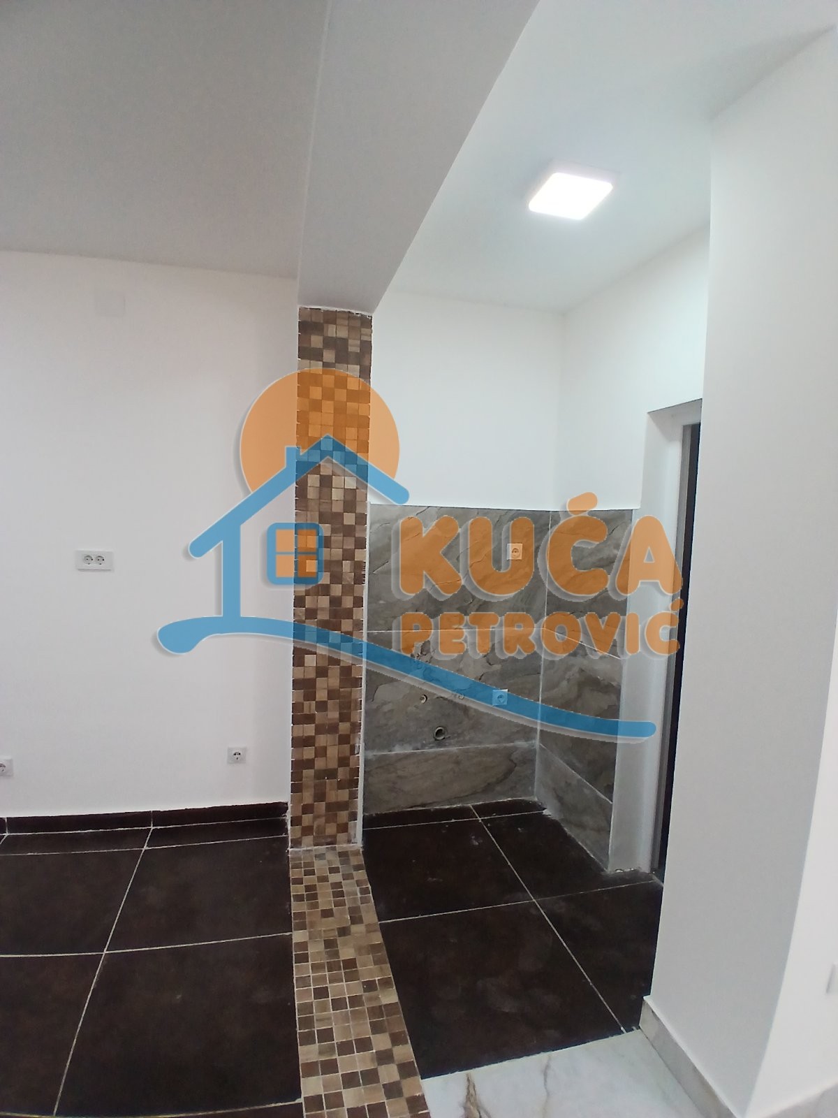 Lokal, 30 m2, Centar, Nade Tomić ID: i-014528 4