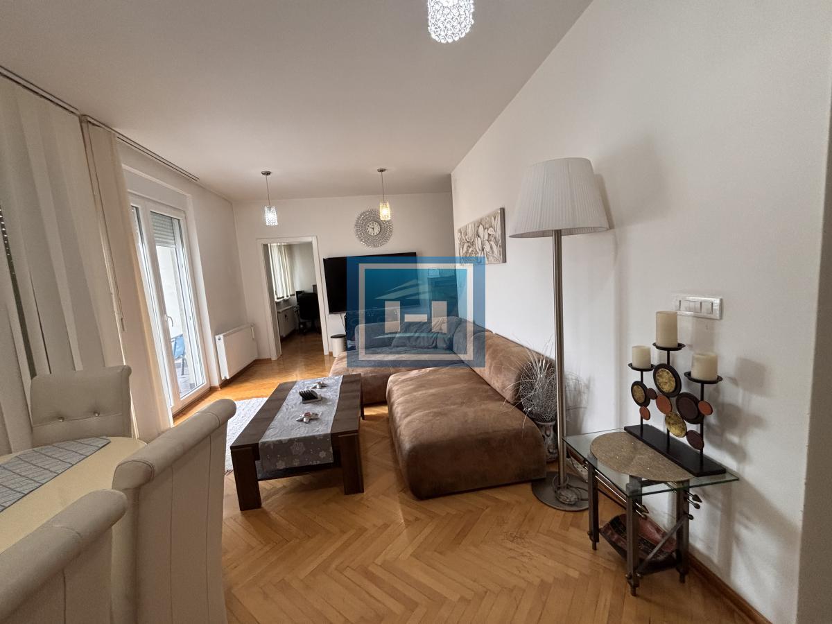 Savršen četvorosoban stan na još boljoj lokaciji 10