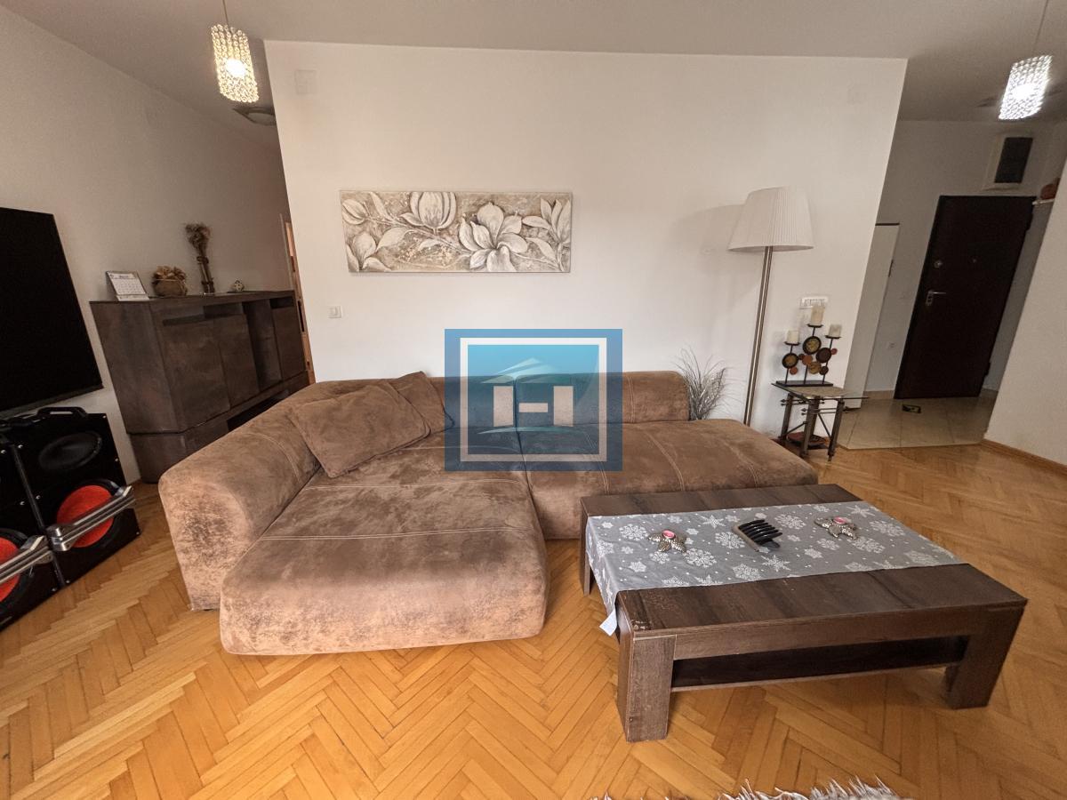 Savršen četvorosoban stan na još boljoj lokaciji 12