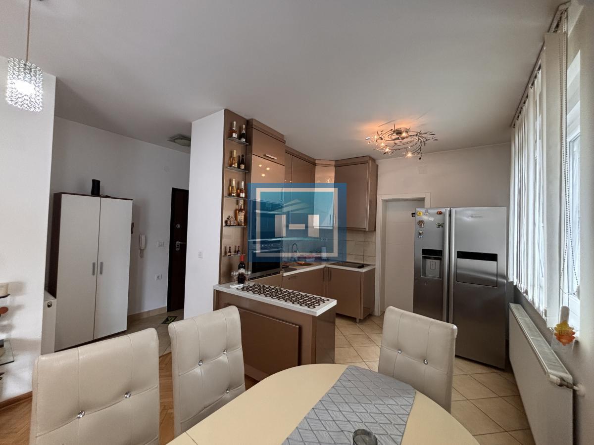 Savršen četvorosoban stan na još boljoj lokaciji 5