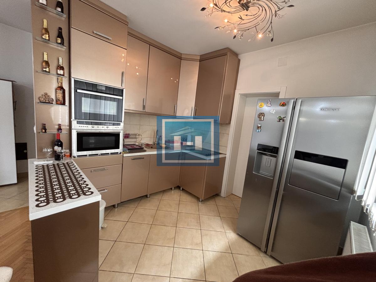 Savršen četvorosoban stan na još boljoj lokaciji 7