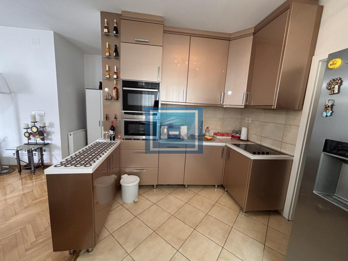 Savršen četvorosoban stan na još boljoj lokaciji 8