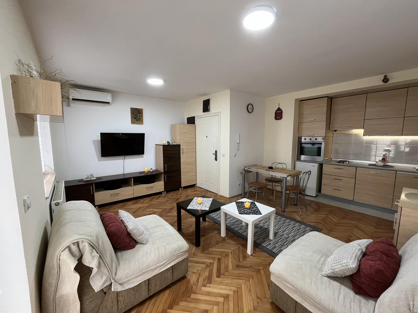 Izdajem stan u centru Niša 1