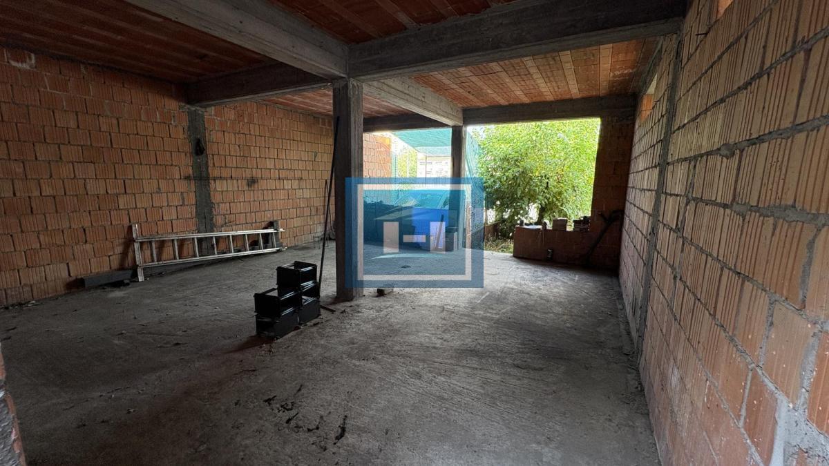 Na prodaju kuća u sivoj fazi – odlična lokacija, velika prilika 5