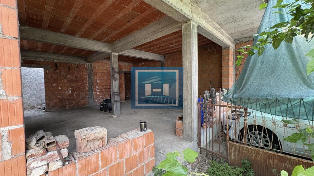 Na prodaju kuća u sivoj fazi – odlična lokacija, velika prilika 6