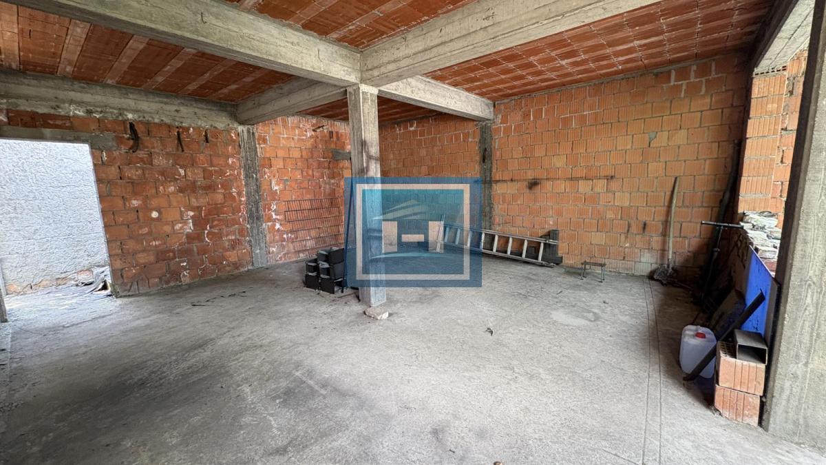 Na prodaju kuća u sivoj fazi – odlična lokacija, velika prilika 7