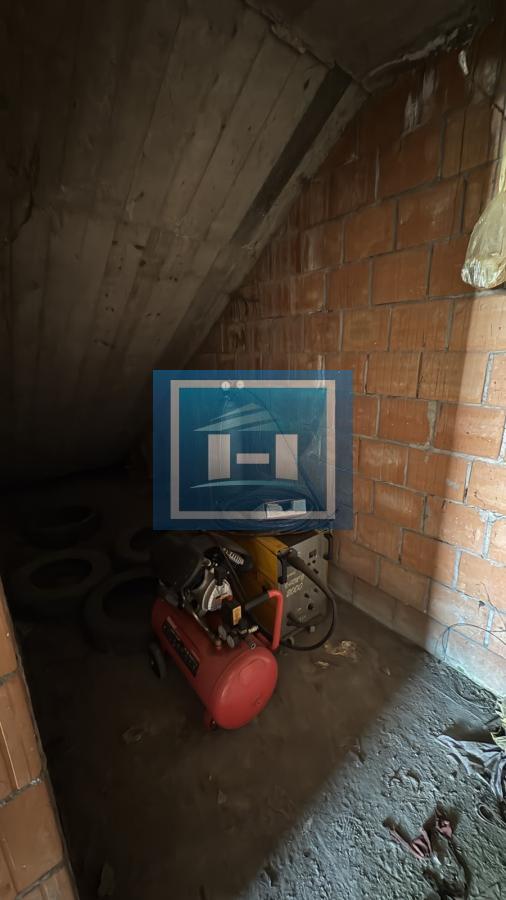 Na prodaju kuća u sivoj fazi – odlična lokacija, velika prilika 8