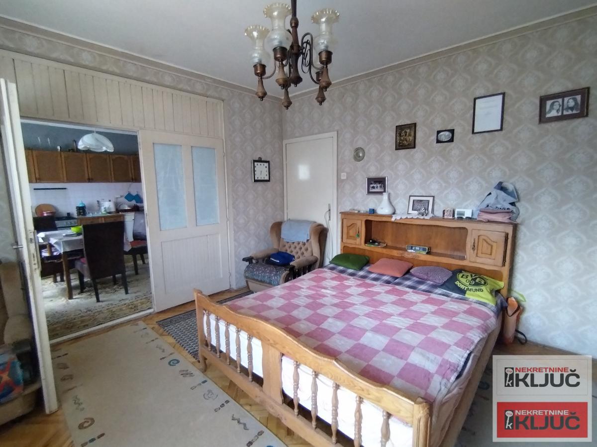 FUTOG, Kuća 148m2 na Placu 528m2 25