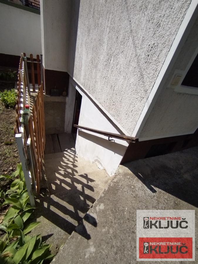 FUTOG, Kuća 148m2 na Placu 528m2 35