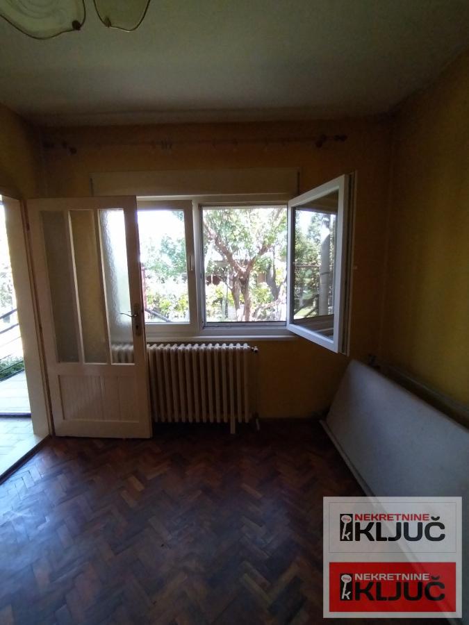 FUTOG, Kuća 148m2 na Placu 528m2 40