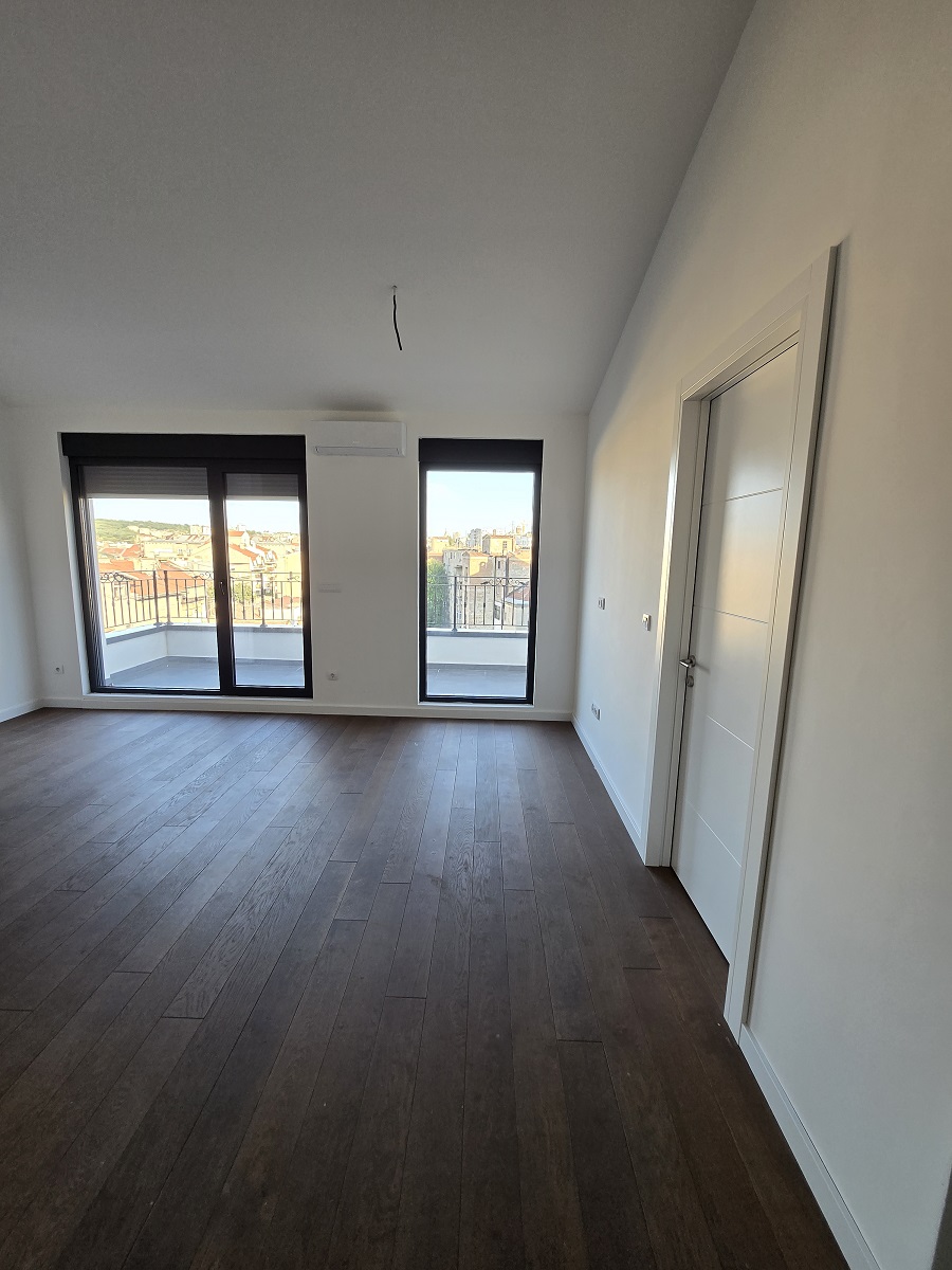 Nov  useljiv 4 0 penthaus kod Vuka  92m2  garažno 1