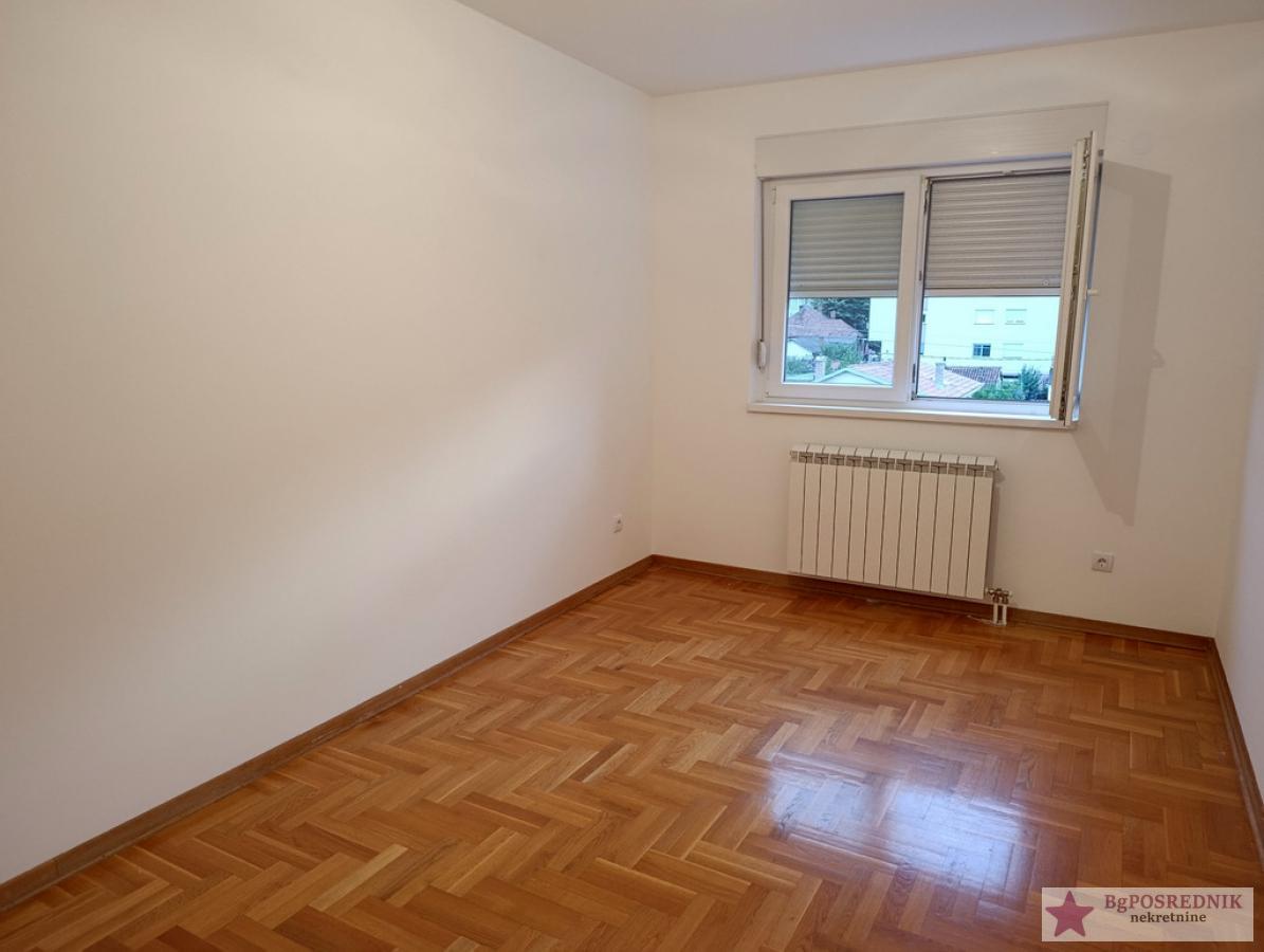 Zvezdara, Zvezdarska šuma-Ćalije, Radmile Savićević, 100m2 6