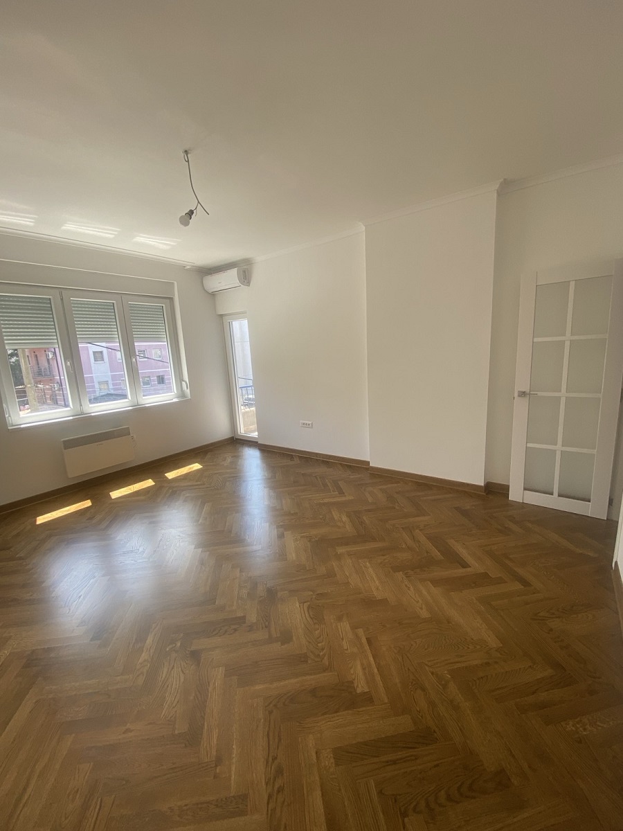 Prodajemo renoviran 3 0 stan  Južni bulevar  78m2 1