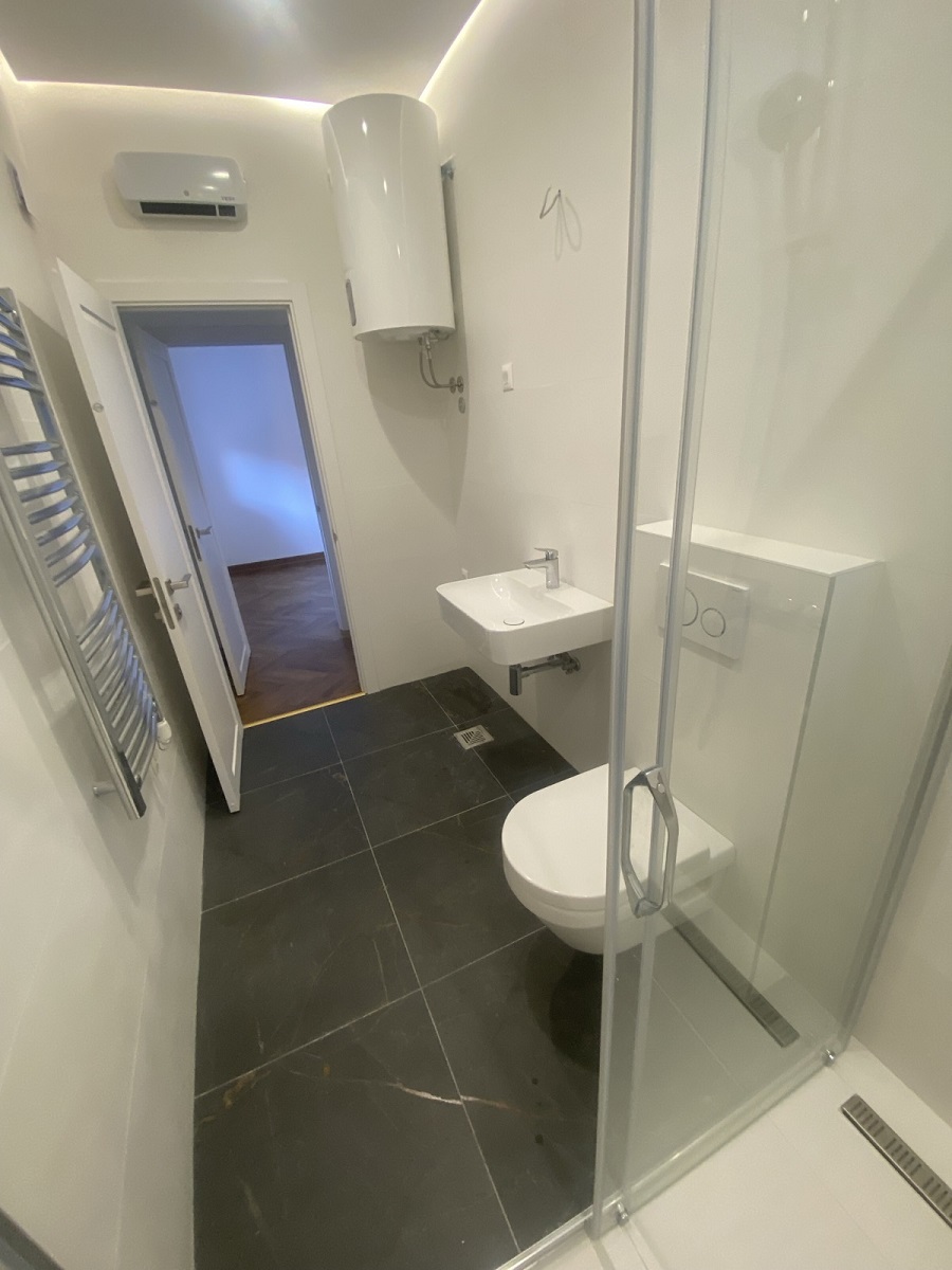 Prodajemo renoviran 3 0 stan  Južni bulevar  78m2 5