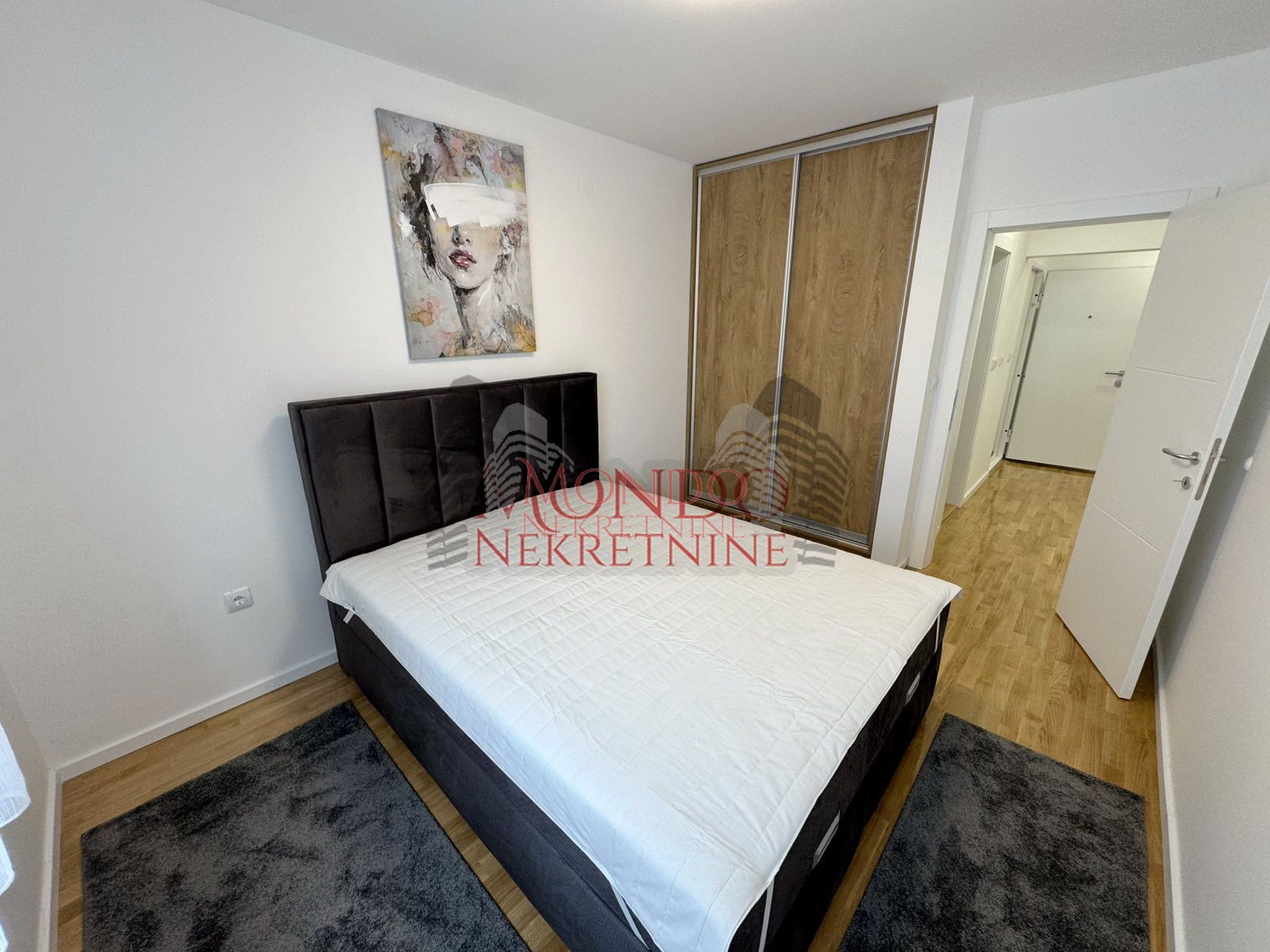 Dvoiposoban nov stan neuseljavan u samom centru grada sa parkingom 9