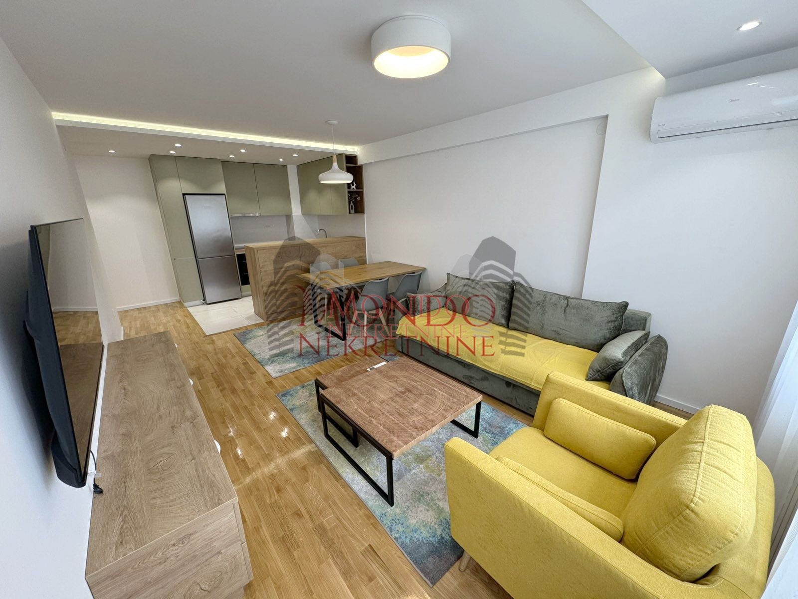 Dvoiposoban nov stan neuseljavan u samom centru grada sa parkingom 2