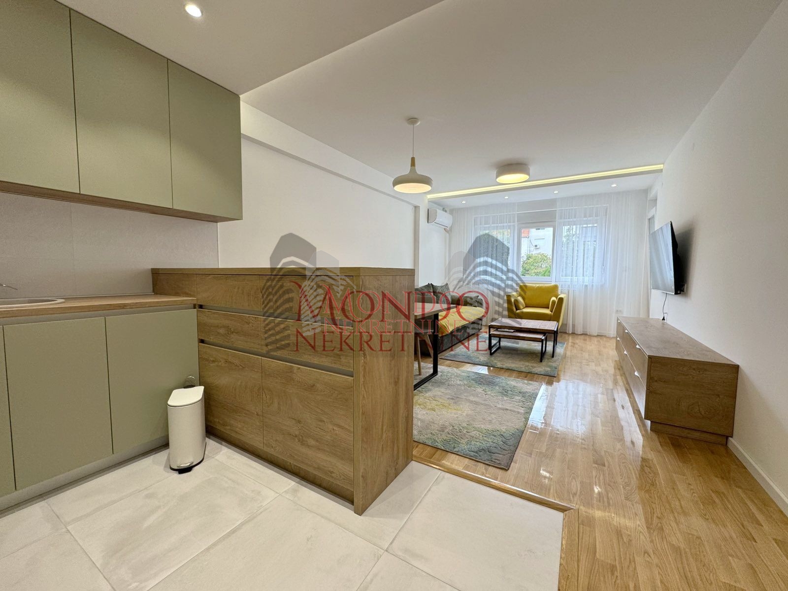 Dvoiposoban nov stan neuseljavan u samom centru grada sa parkingom 6