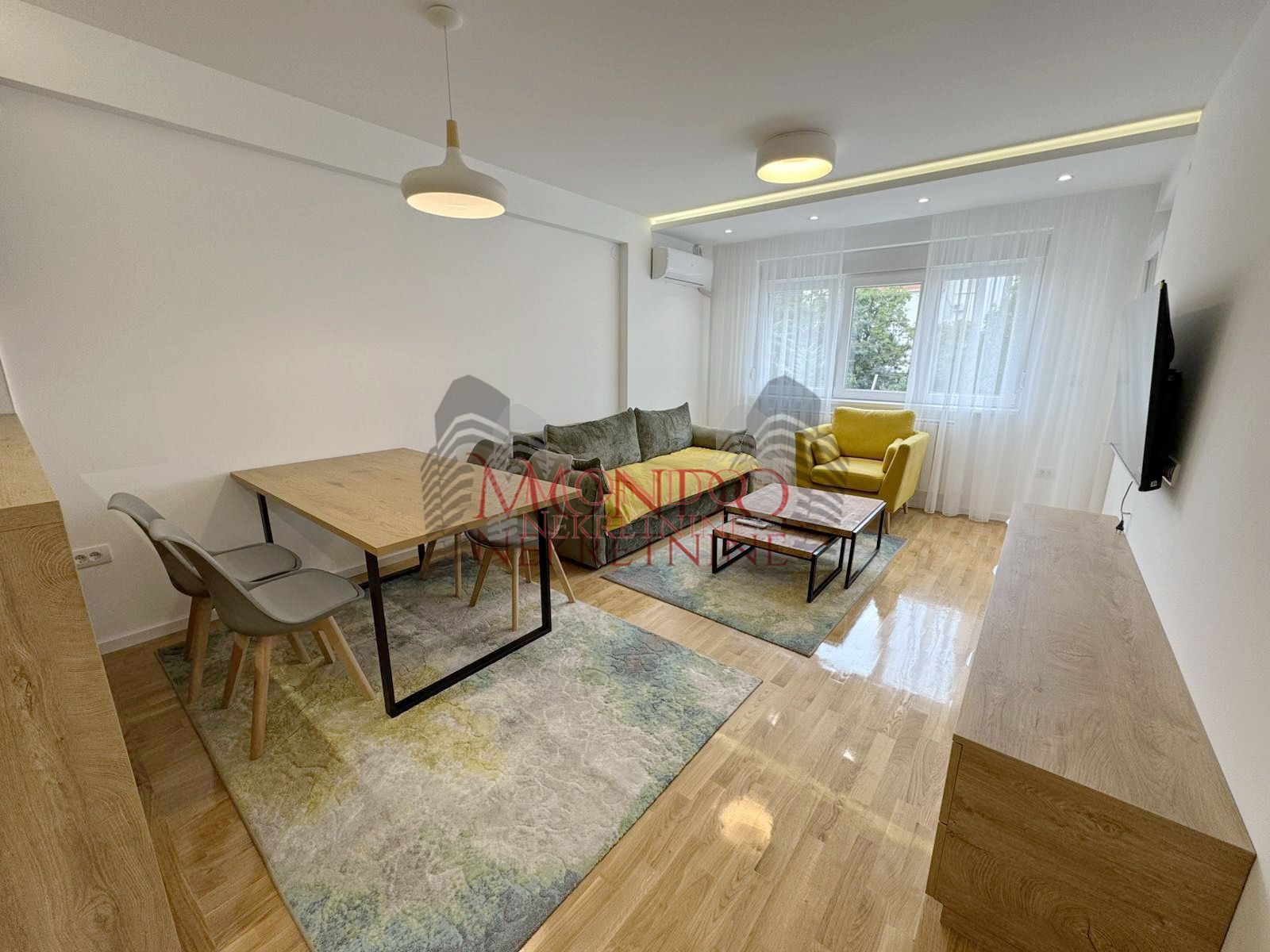 Dvoiposoban nov stan neuseljavan u samom centru grada sa parkingom 3