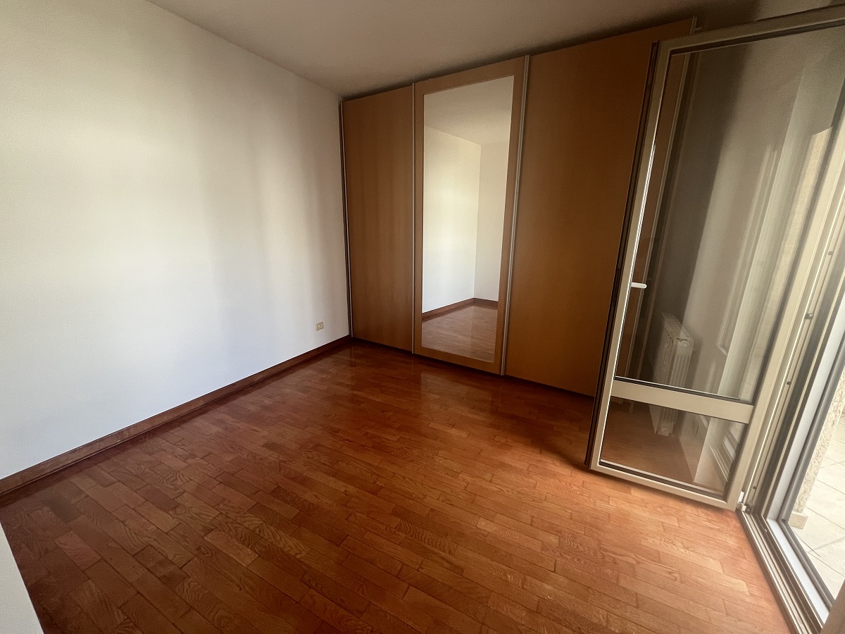 Izdajemo 5 0 stan kod Hrama  203m2  dva garažna 4