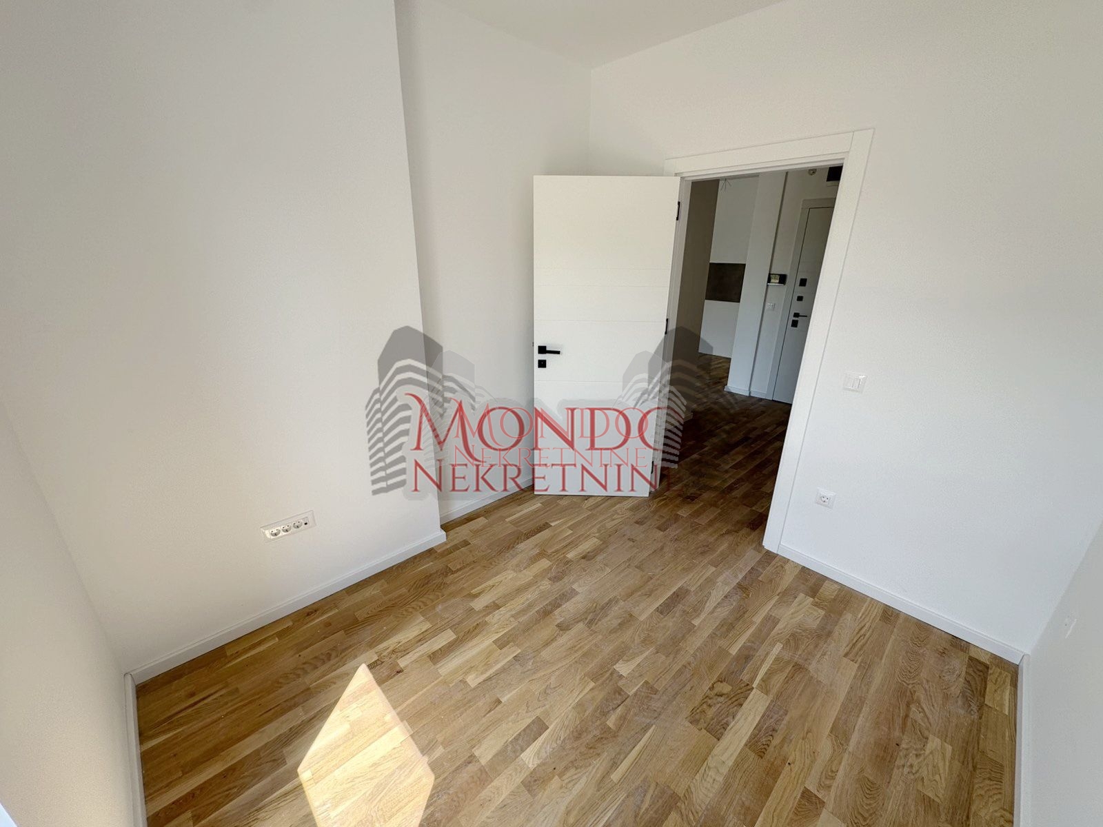 Na prodaju dvoiposoban nov stan na Paliluli kod Kule 12