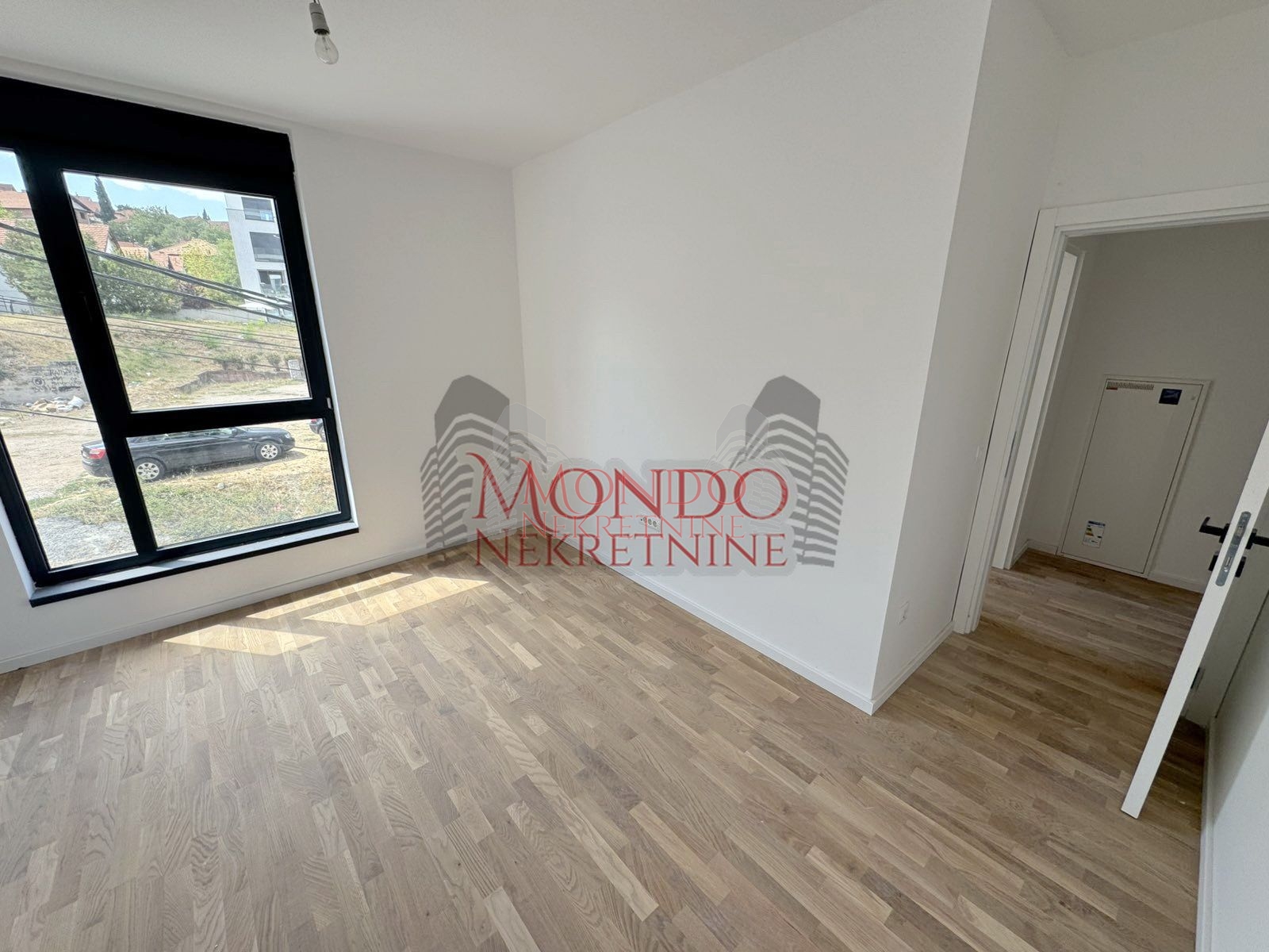 Na prodaju dvoiposoban nov stan na Paliluli kod Kule 8