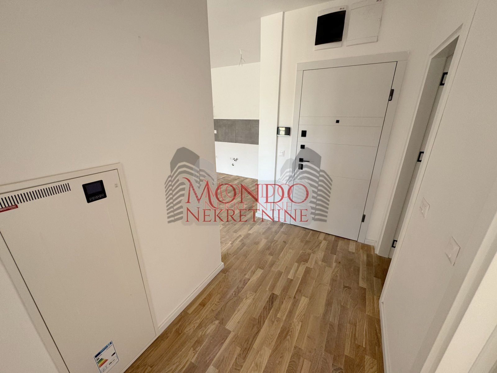 Na prodaju dvoiposoban nov stan na Paliluli kod Kule 10