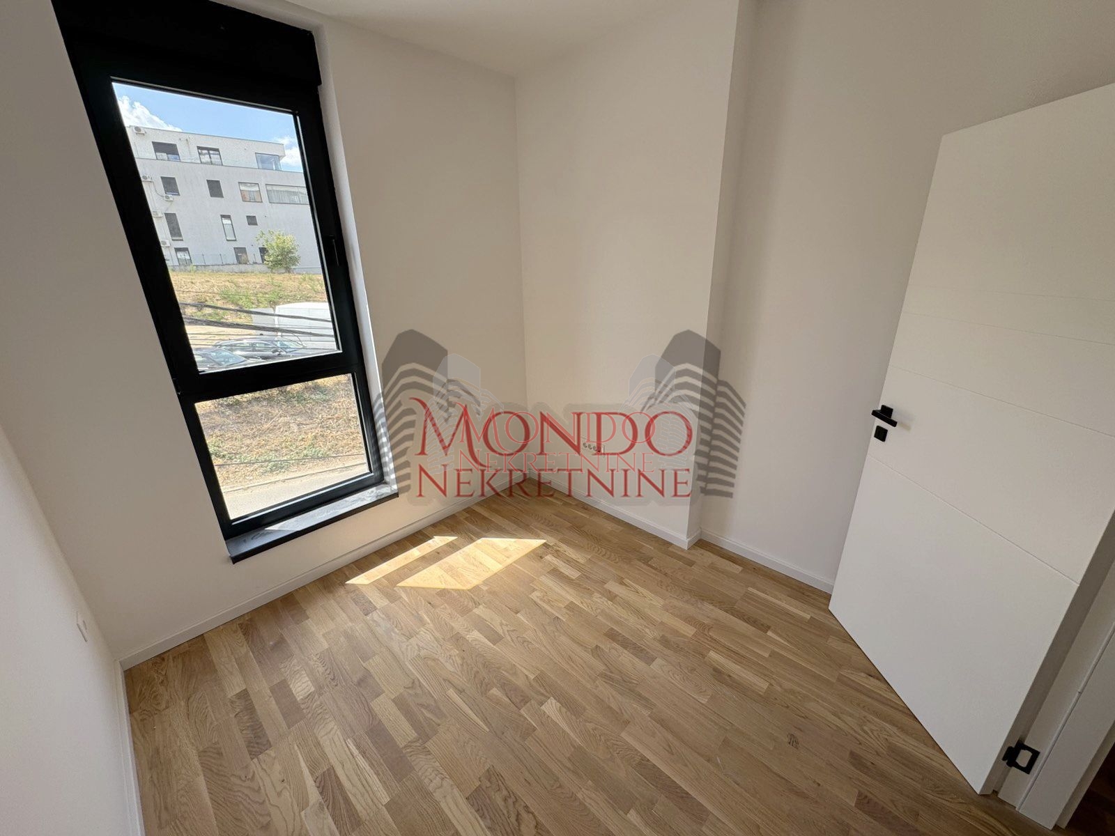 Na prodaju dvoiposoban nov stan na Paliluli kod Kule 11