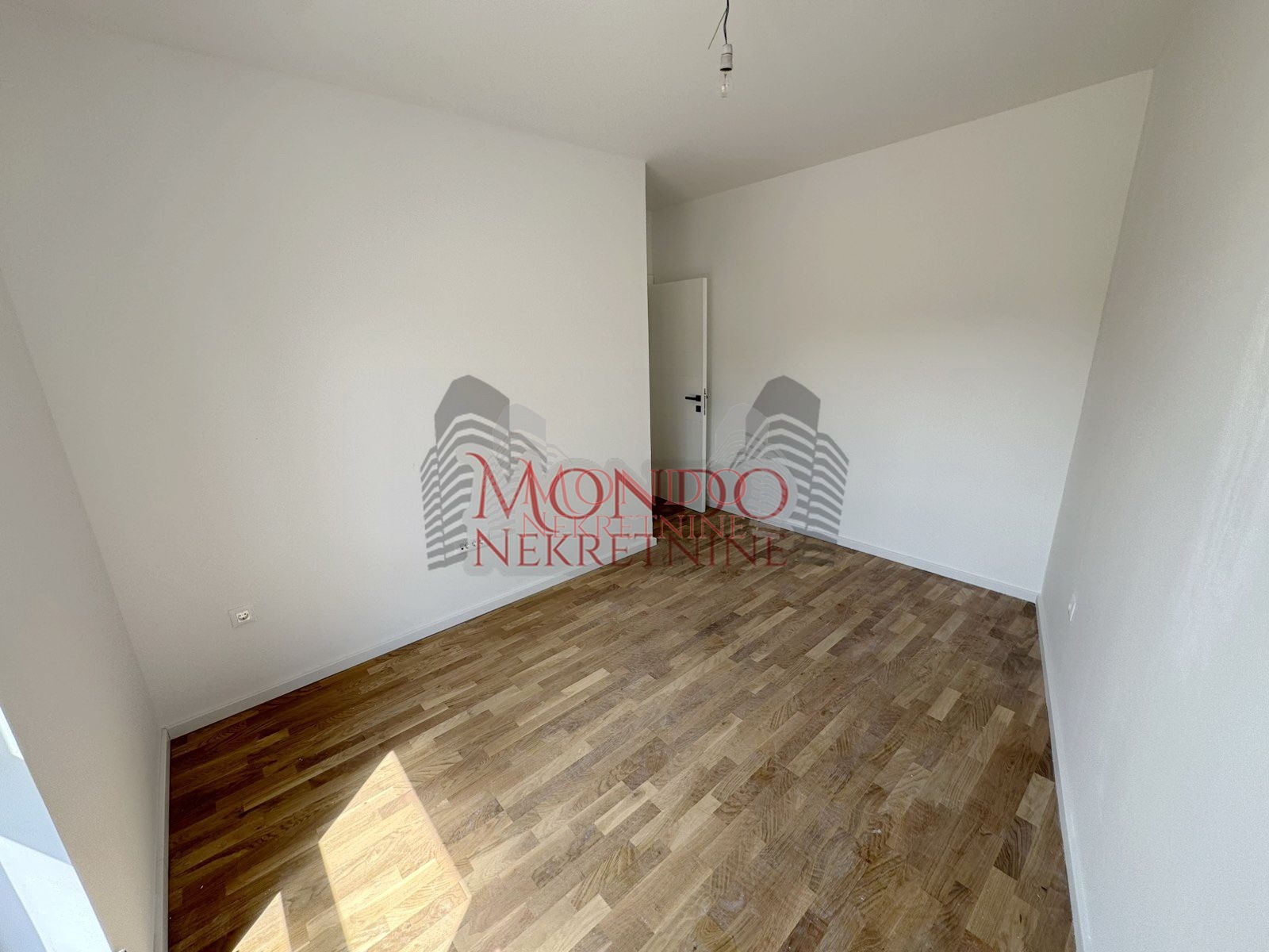 Na prodaju dvoiposoban nov stan na Paliluli kod Kule 9