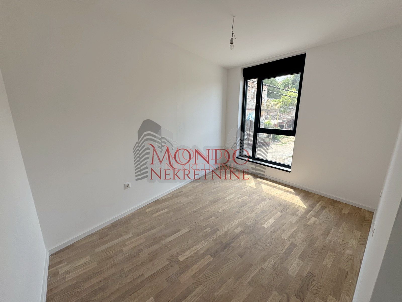 Na prodaju dvoiposoban nov stan na Paliluli kod Kule 7