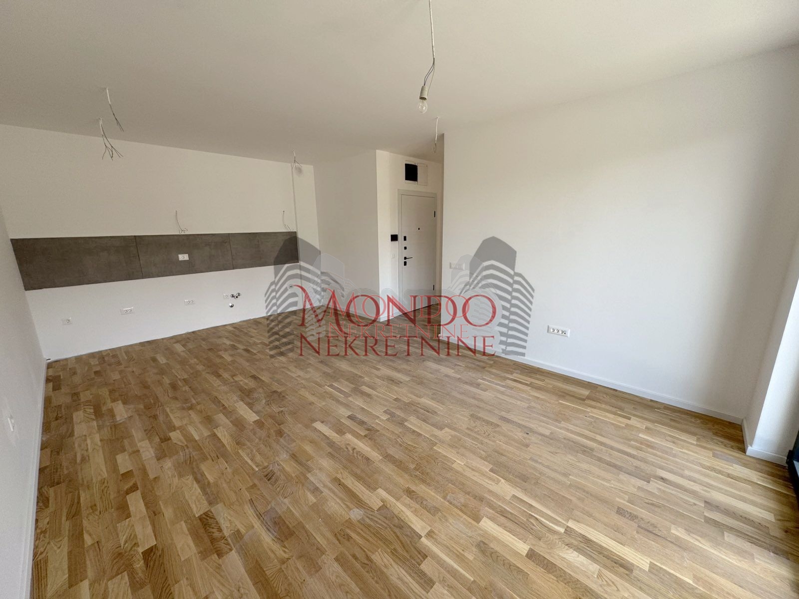 Na prodaju dvoiposoban nov stan na Paliluli kod Kule 4