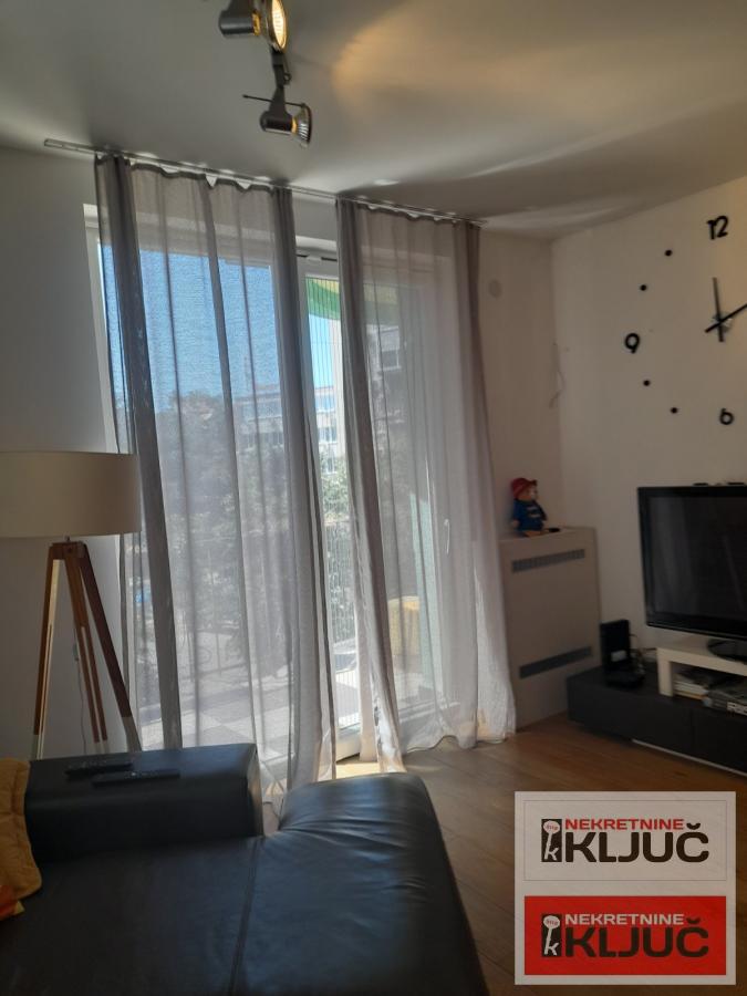 BLIZINA KEJA, 80m2, Trosoban, Maksima Gorkog 14