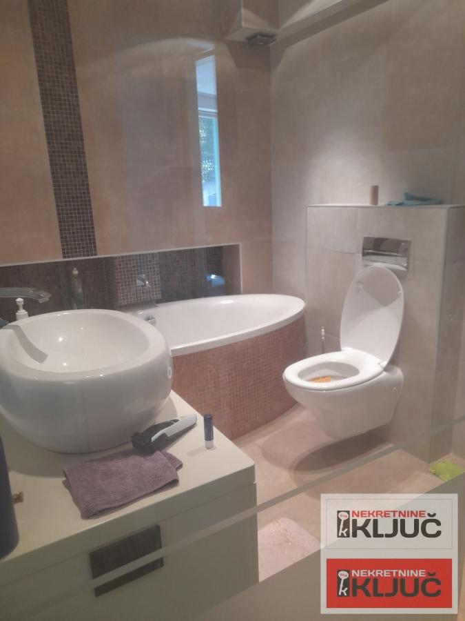 BLIZINA KEJA, 80m2, Trosoban, Maksima Gorkog 7