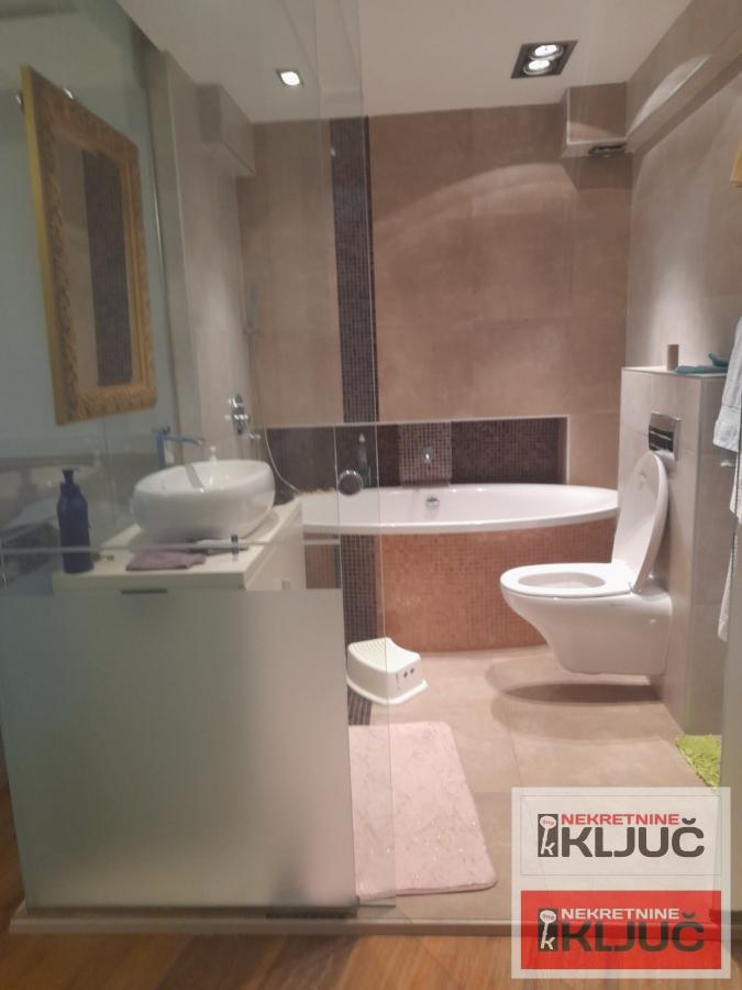 BLIZINA KEJA, 80m2, Trosoban, Maksima Gorkog 8