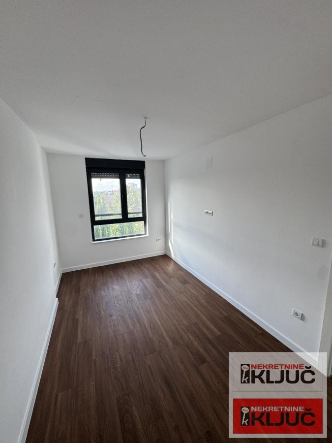 BULEVAR EVROPE, 136m2, Četvoroiposoban- Penthouse sa pdv 11