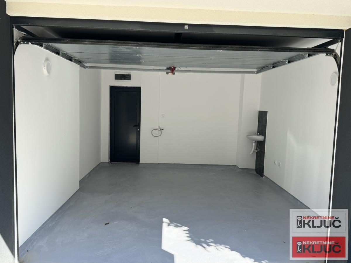 BULEVAR EVROPE, 136m2, Četvoroiposoban- Penthouse sa pdv 14