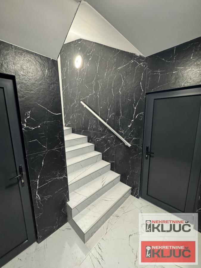 BULEVAR EVROPE, 136m2, Četvoroiposoban- Penthouse sa pdv 6