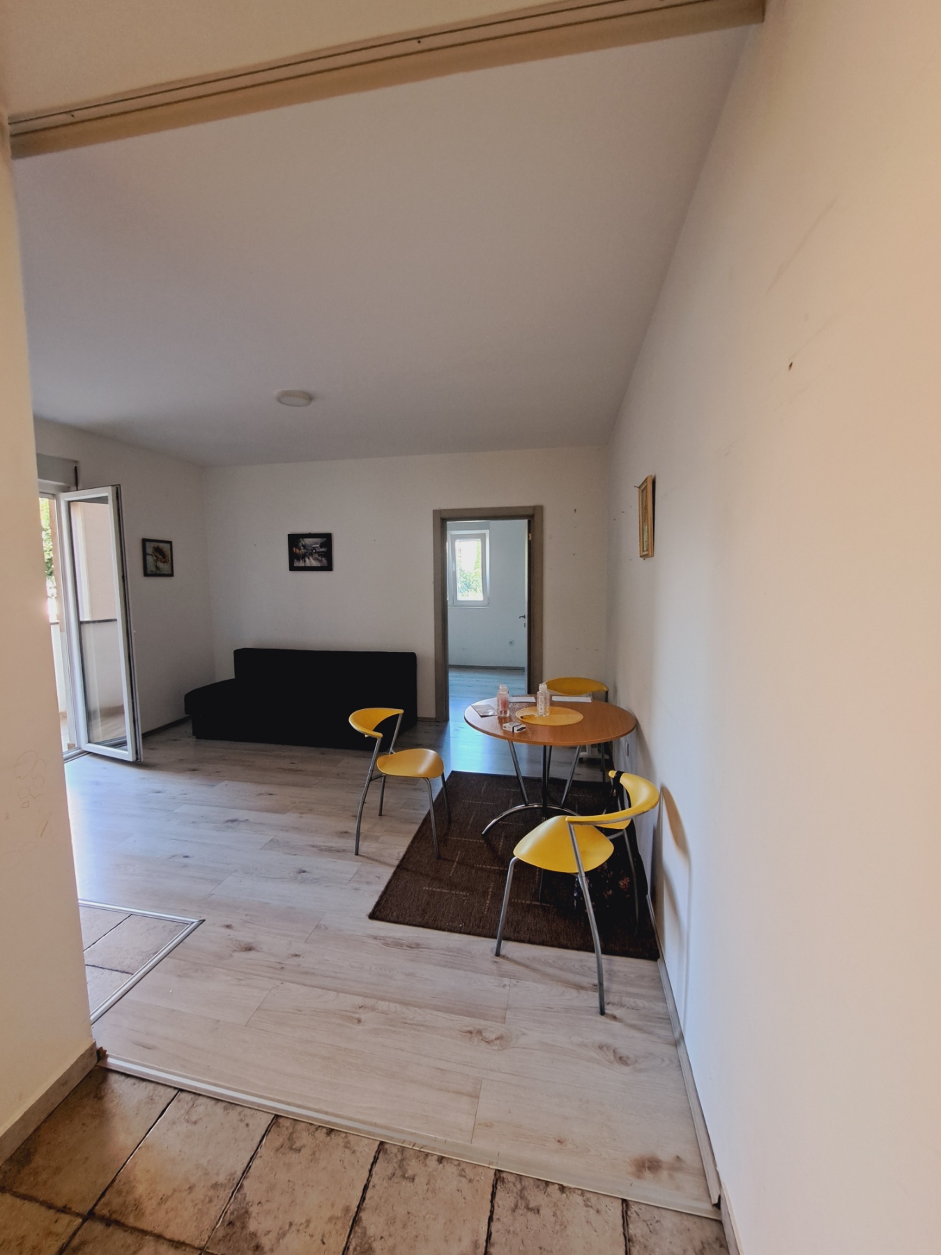 Izdajem stan 43 kvadrata u Borci centar 1 prizemlje 1