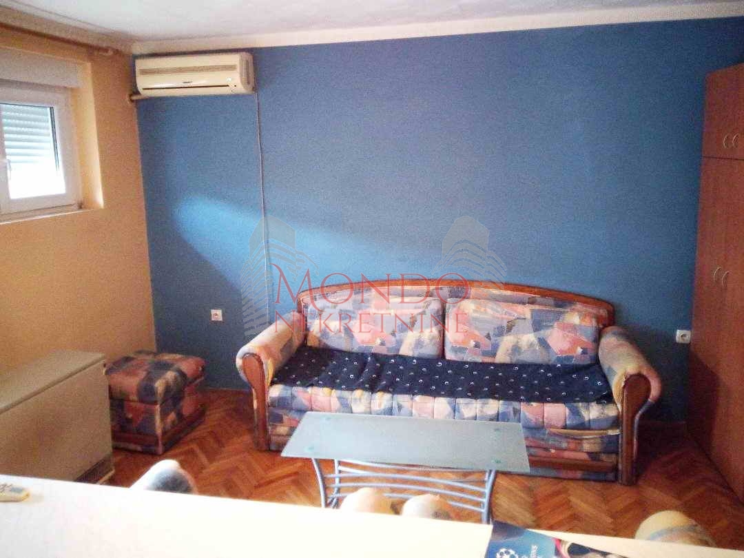 Garsonjera u centru, ta, Niš 1