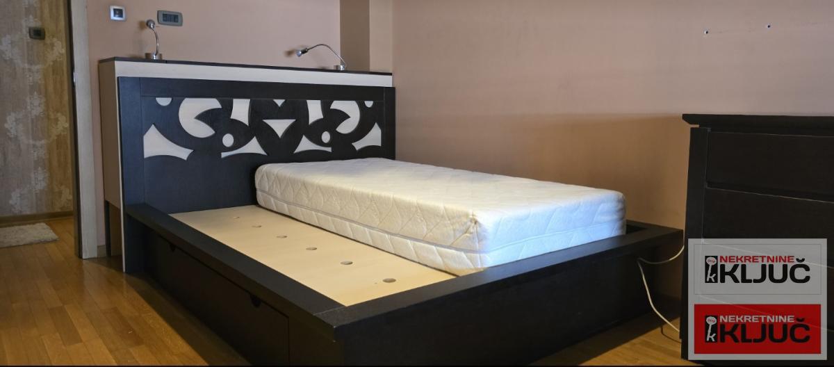 SPENS IZDAJE SE PETOSOBAN STAN ZA STANOVANJE ILI POSLOVNE DELATNOSTI 10