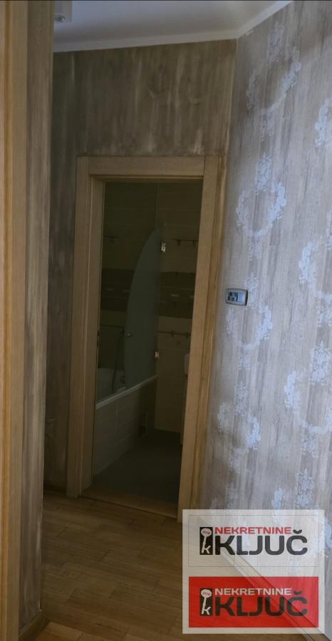 SPENS IZDAJE SE PETOSOBAN STAN ZA STANOVANJE ILI POSLOVNE DELATNOSTI 12