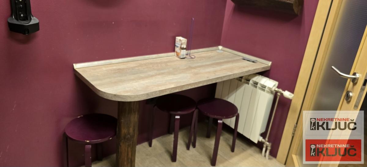 SPENS IZDAJE SE PETOSOBAN STAN ZA STANOVANJE ILI POSLOVNE DELATNOSTI 13